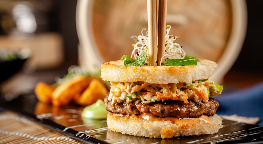 AdobeStock_256362217 sushi burger