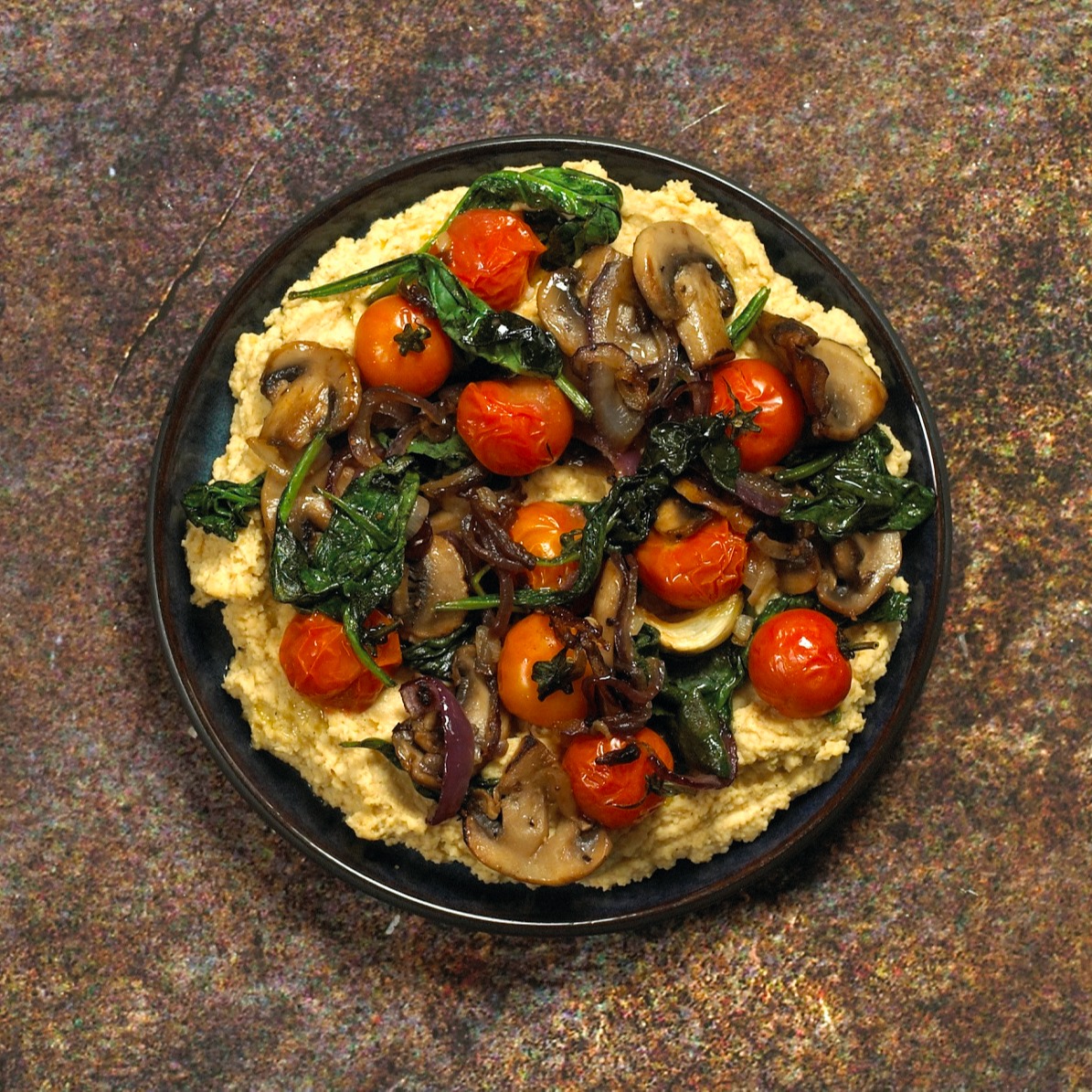 Hummus m tomater 1920px